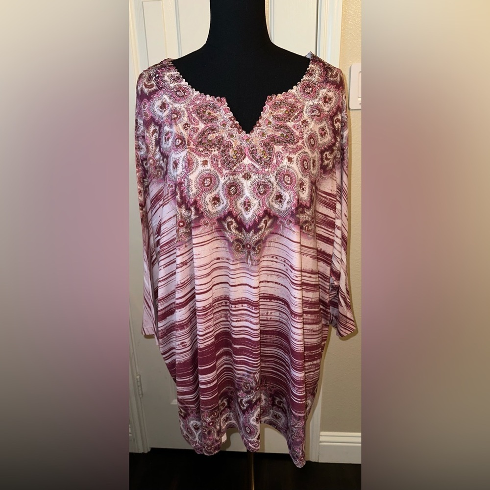 Catherines Women’s 3X Mauve Pink Damask Top Crochet Studded V-Neck Gently Used
